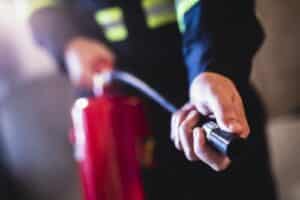 Brandwachen zum Schutz gegen Brandanschläge